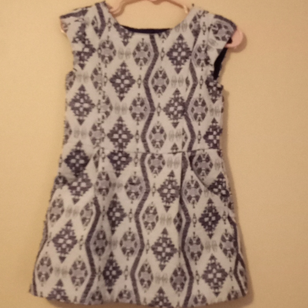 5- Girls 2T (3-Dresses, 1‐Top,& 1-Skirt)